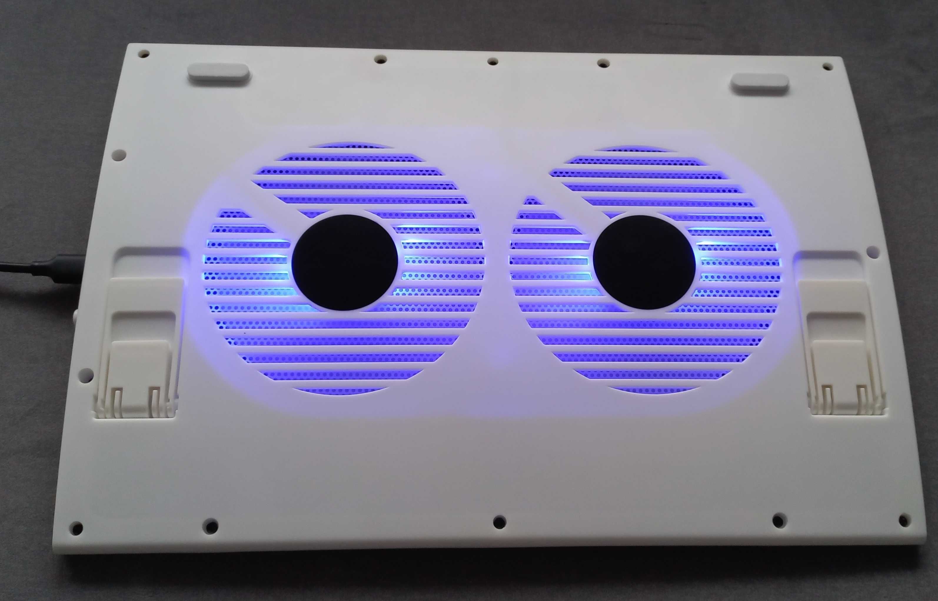 Podkładka chłodząca AAB Cooling biała z podświetleniem LED HUB
