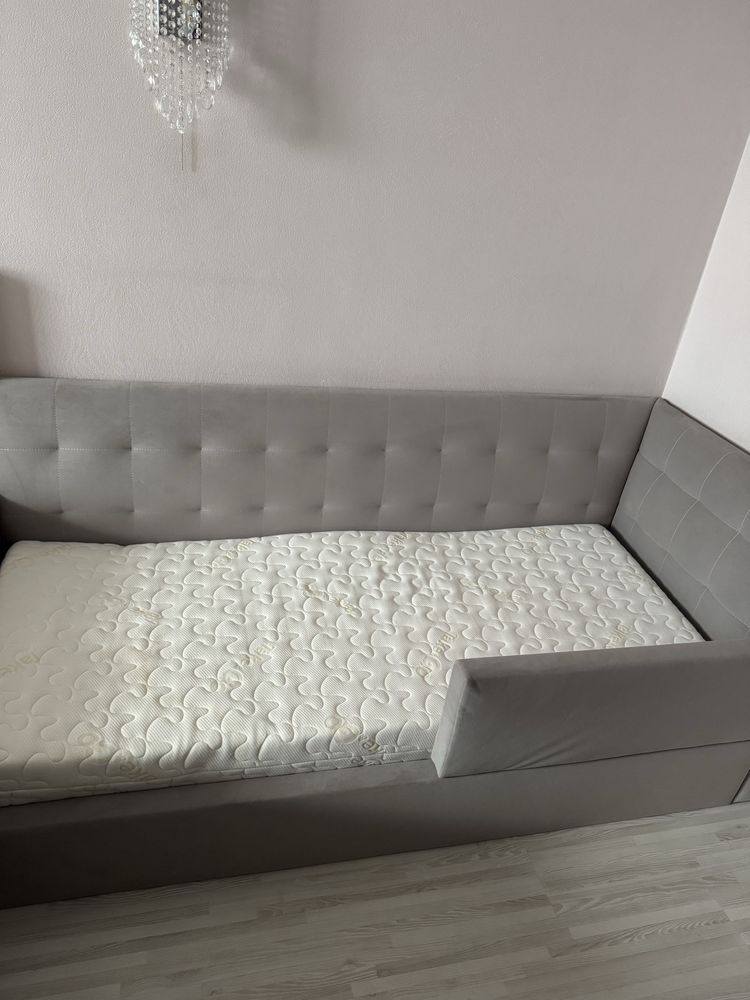 Продам диван ліжко з матрасом