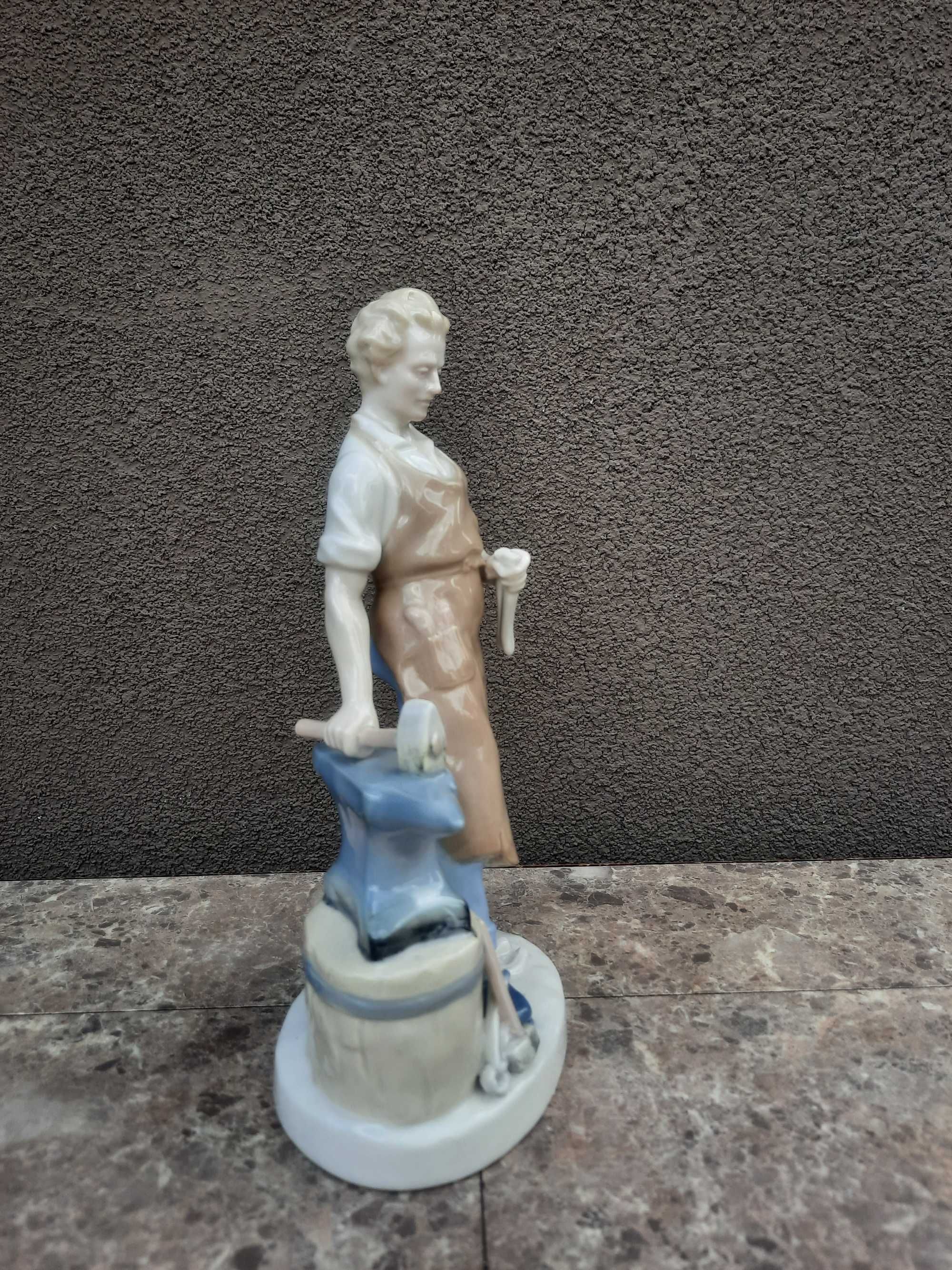 Stara porcelanowa figura kowal Scheidig Grafenthal