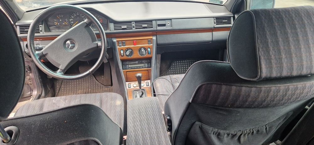 Części W124 2.3B Automat Silnik Drzwi Szyba Skrzynia Deska Lampa Boczk