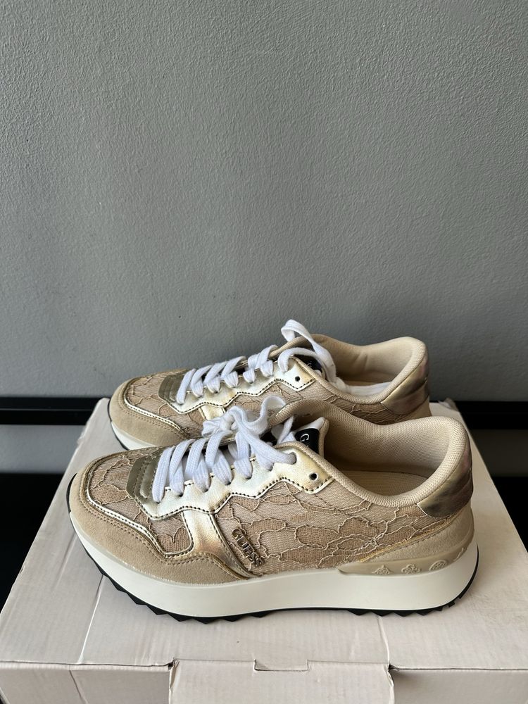 Кросівки жіночі Guess 37p