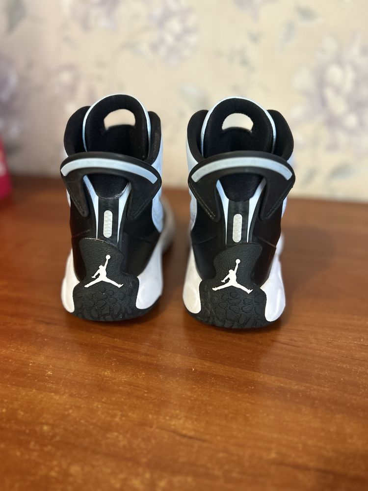 Продам оригінальні кросівки Jordan у гарному стані
