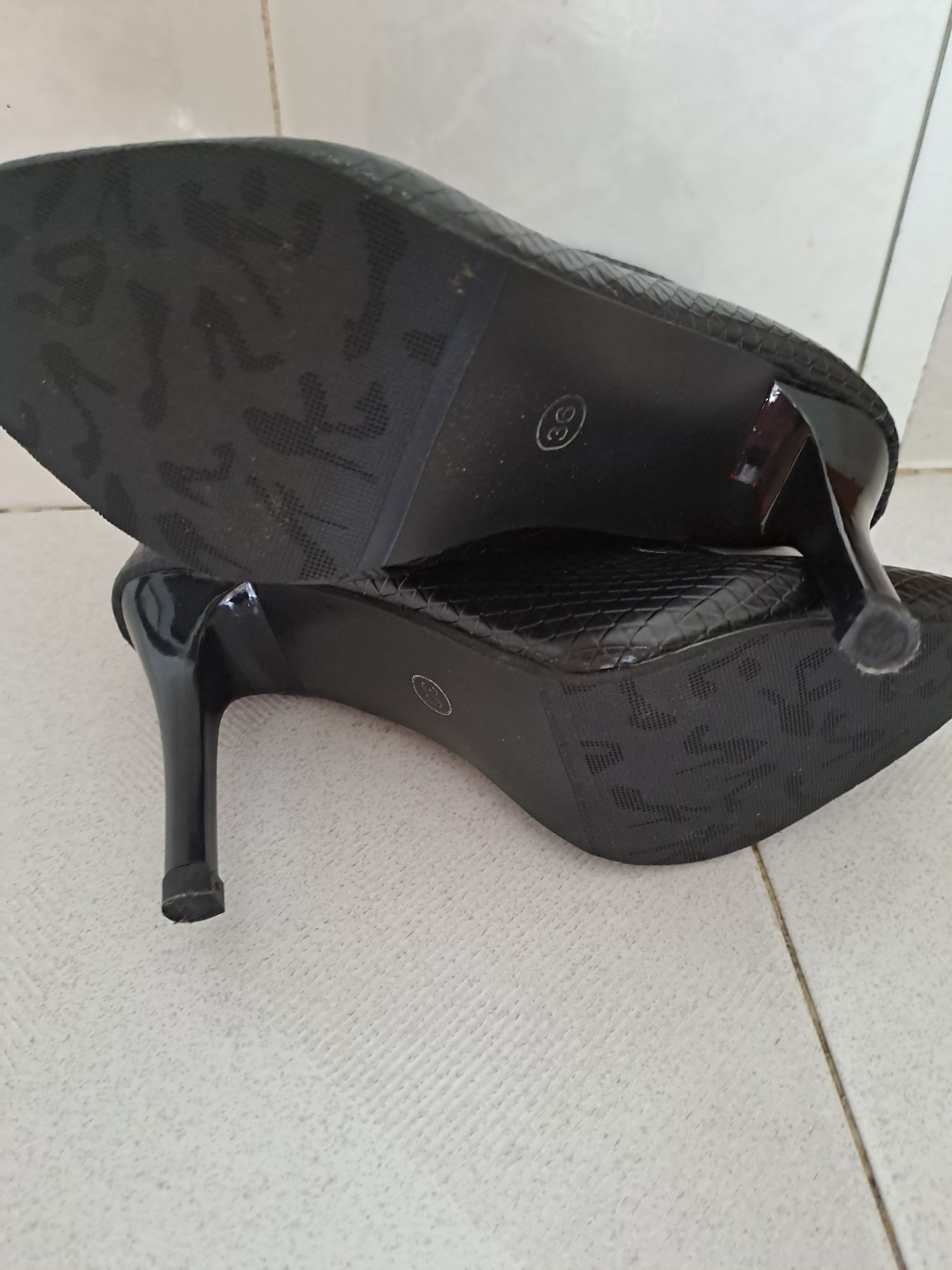 Botas novas    36