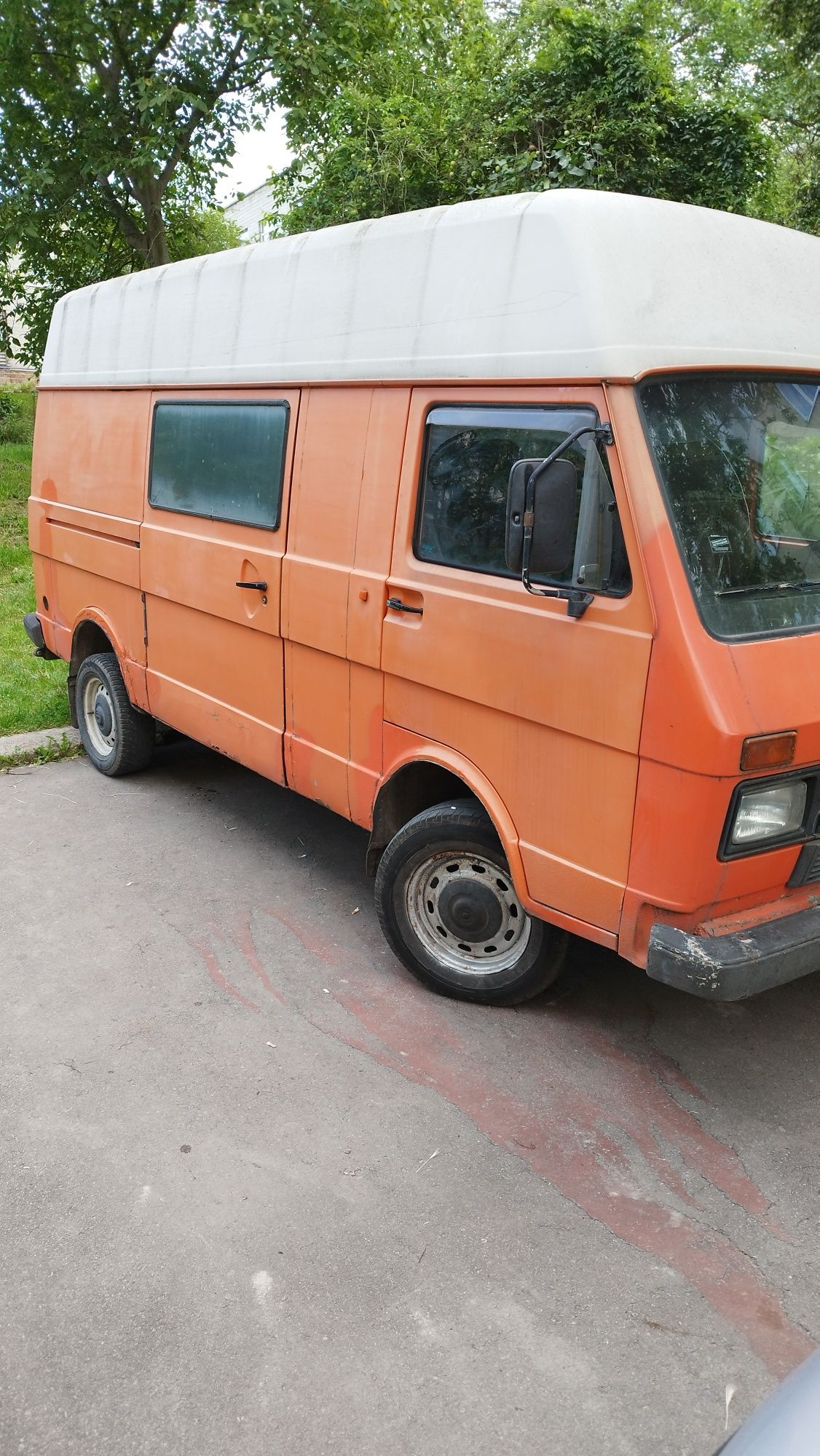 Продам бус  LT28 1987 р 2.4 tdi