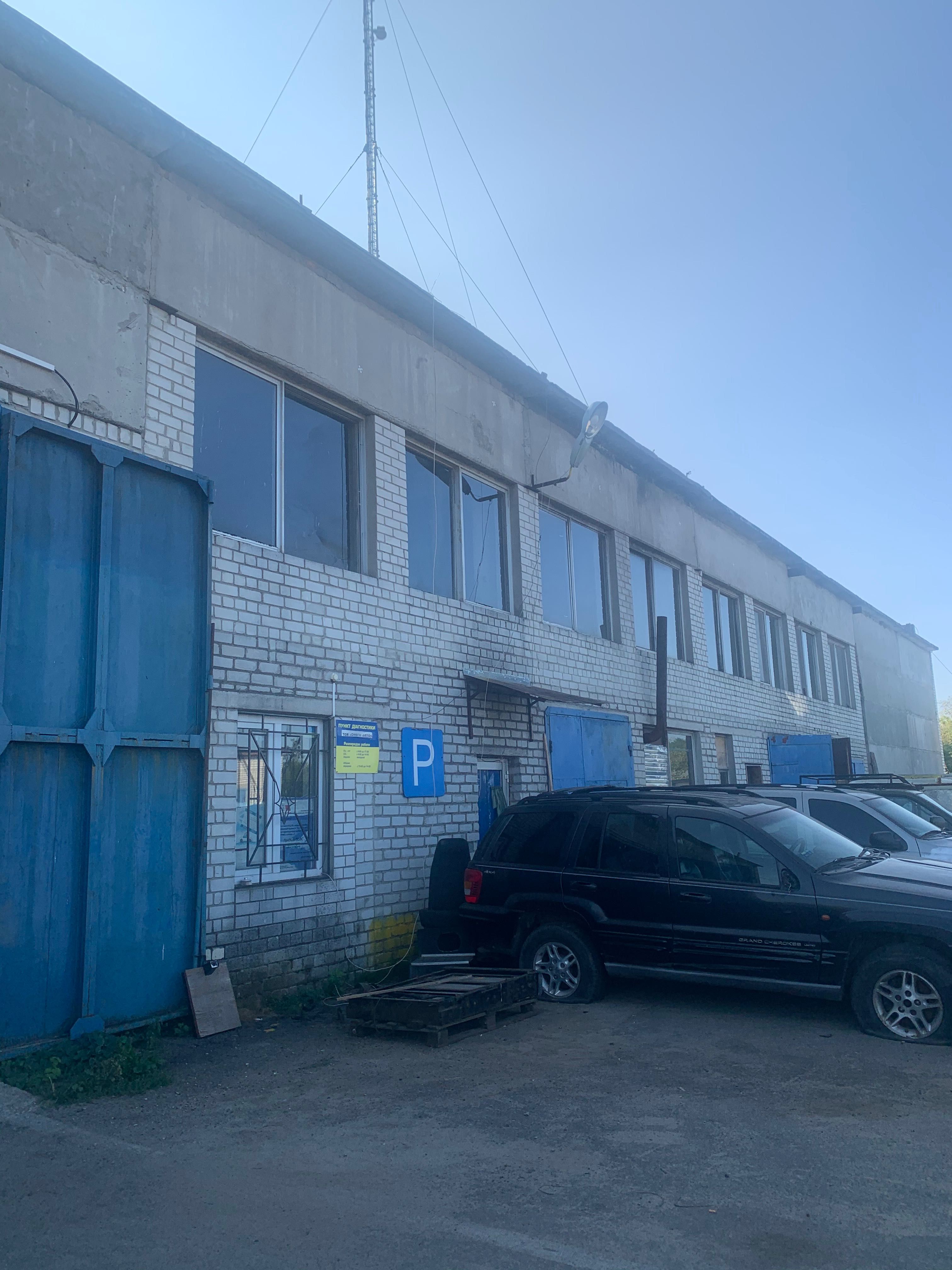 Продаж комерційного комплексу з СТО у Каневі: понад 1600 м²