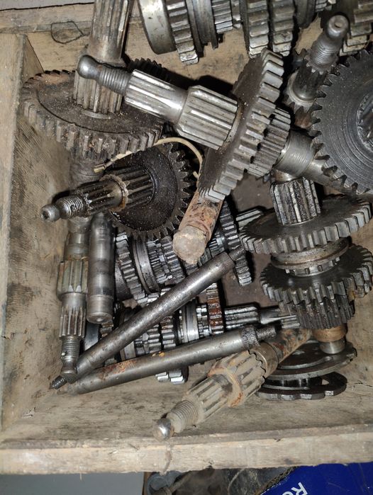 Вал коробки передач первічний, вторичний МТ Дніпро