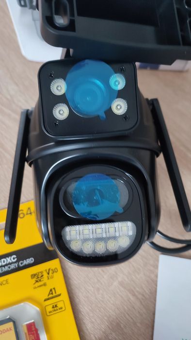 Nowa kamera z podwójnym obiektywem i kartą 64 GB