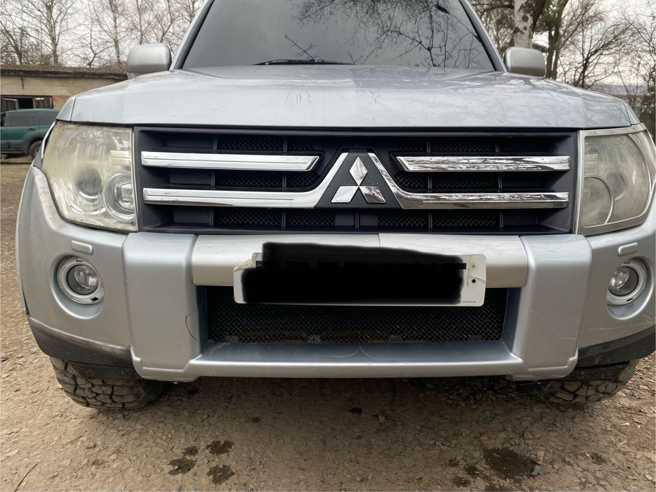 Решітка радіатора Mitsubishi Pajero Wagon 4 паджеро