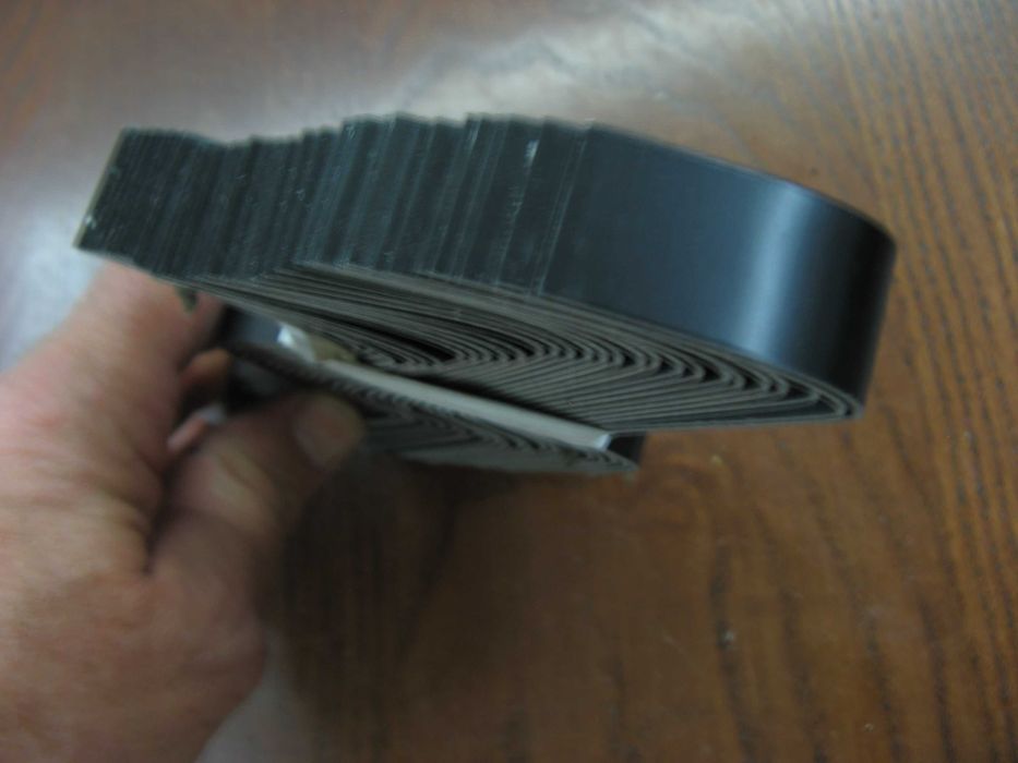 Uchwyt do gąsiora dachówki betonowej czarny