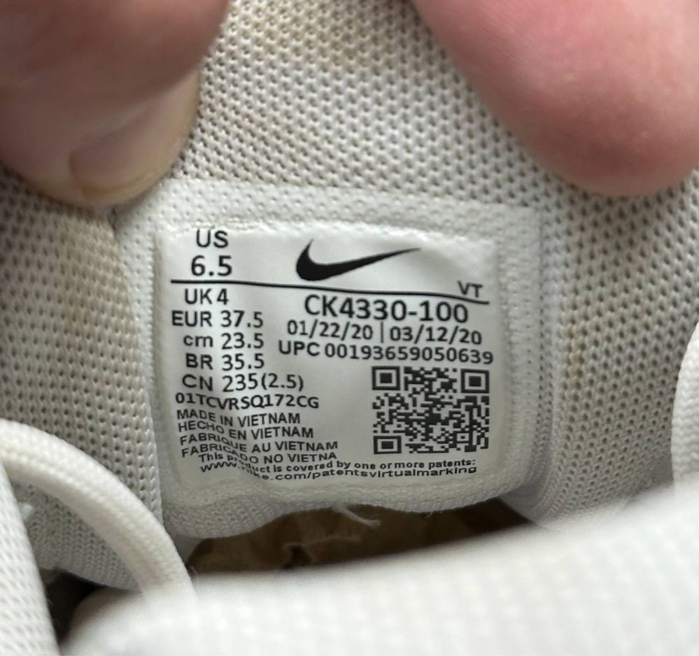 Жіночі кросівки Nike