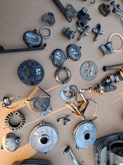 Kawasaki kz 200 głowica  emblemat amortyzator części