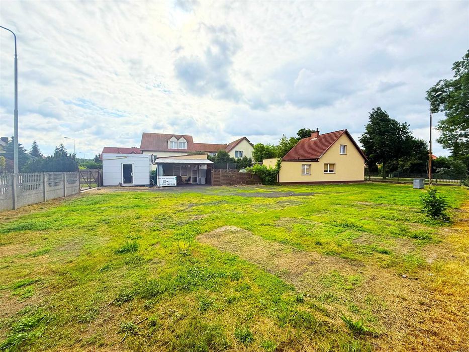 Dom mieszkalny z garażem/działka inwestycyjna po komisie samochodowym