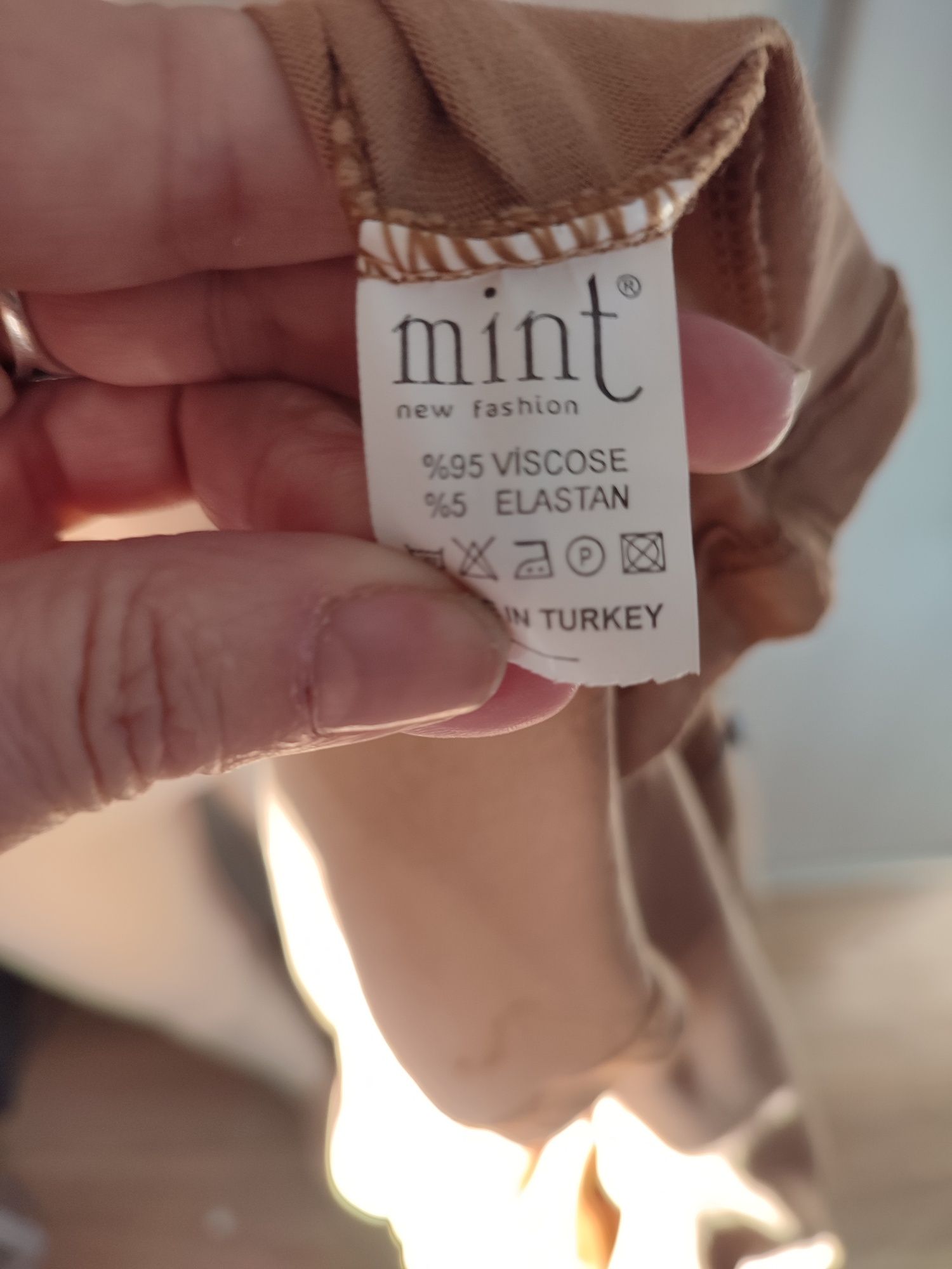 Tishert damski firmy Mint roz L, aplikacja i cekiny, brązowa