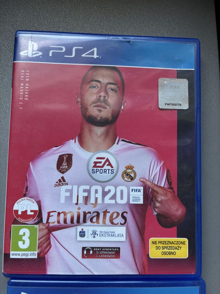 Ps 4 slim 1tb 2 pady 2 gry