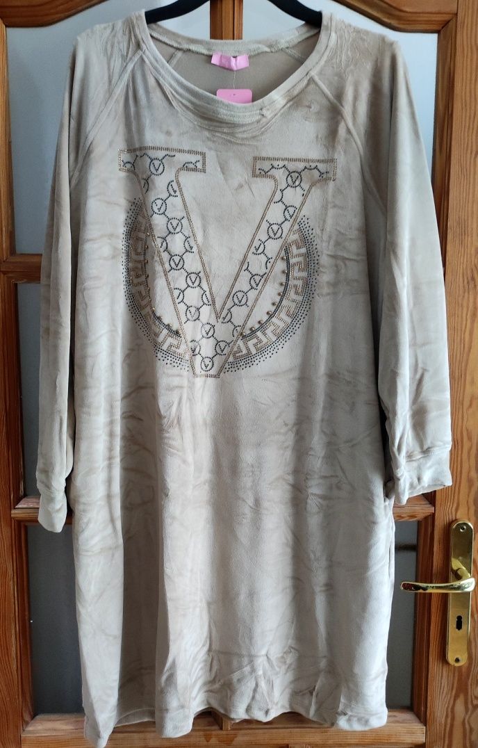 Welurowa sukienka plus size