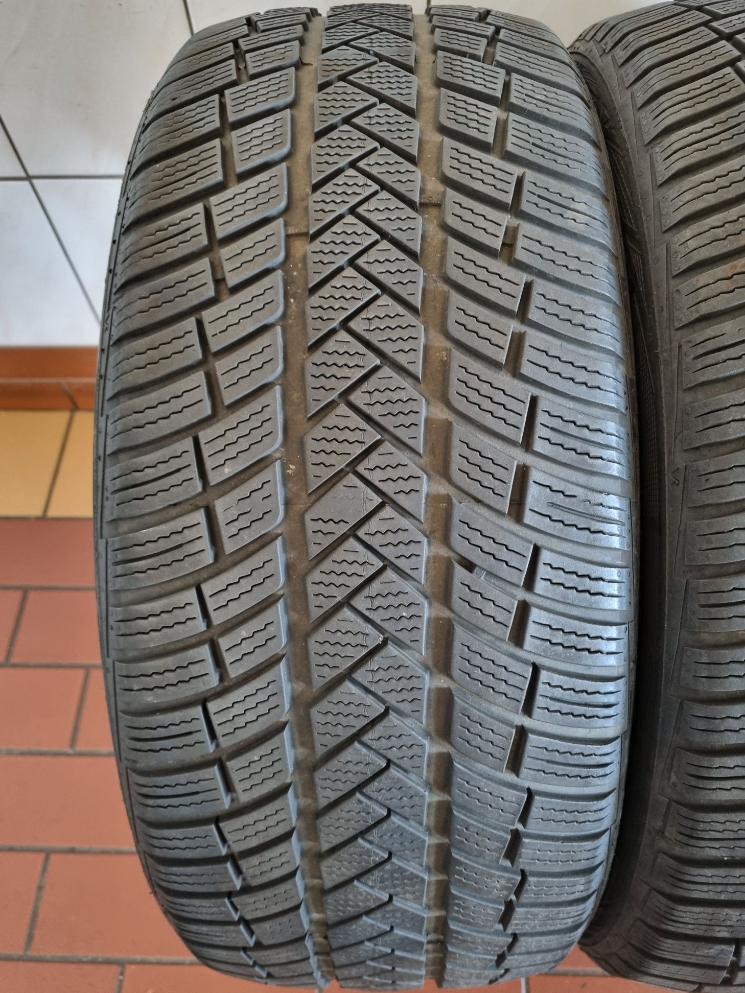 Opony używane ZIMOWE 245/45/19 Vredestein 2023r.  450zł/2szt.