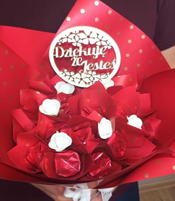 Bukiet na Dzień Mamy ze słodyczy z różyczkami