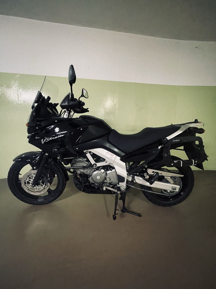 Susuki V Strom 650 ano 2004
