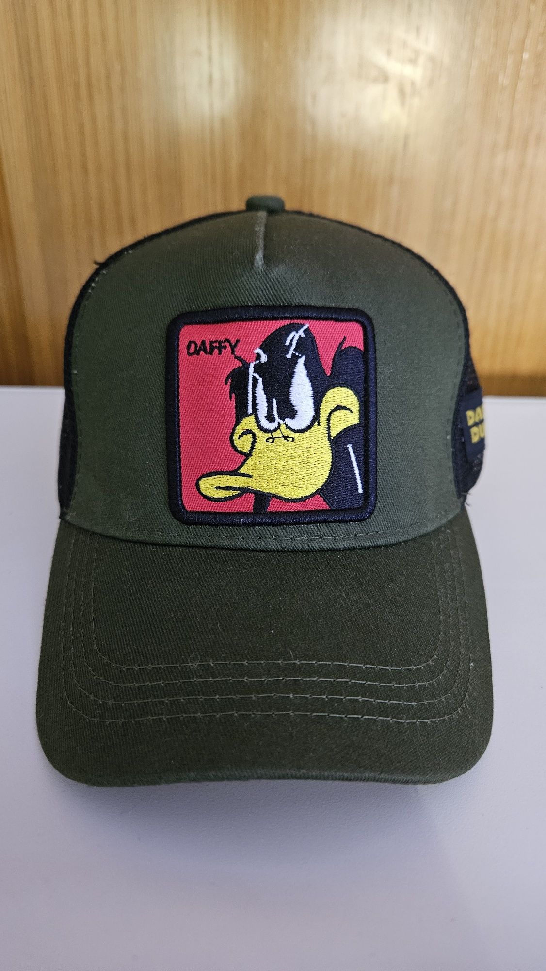 Chapéu/Boné Daffy Duck (Verde tropa e com Rede)