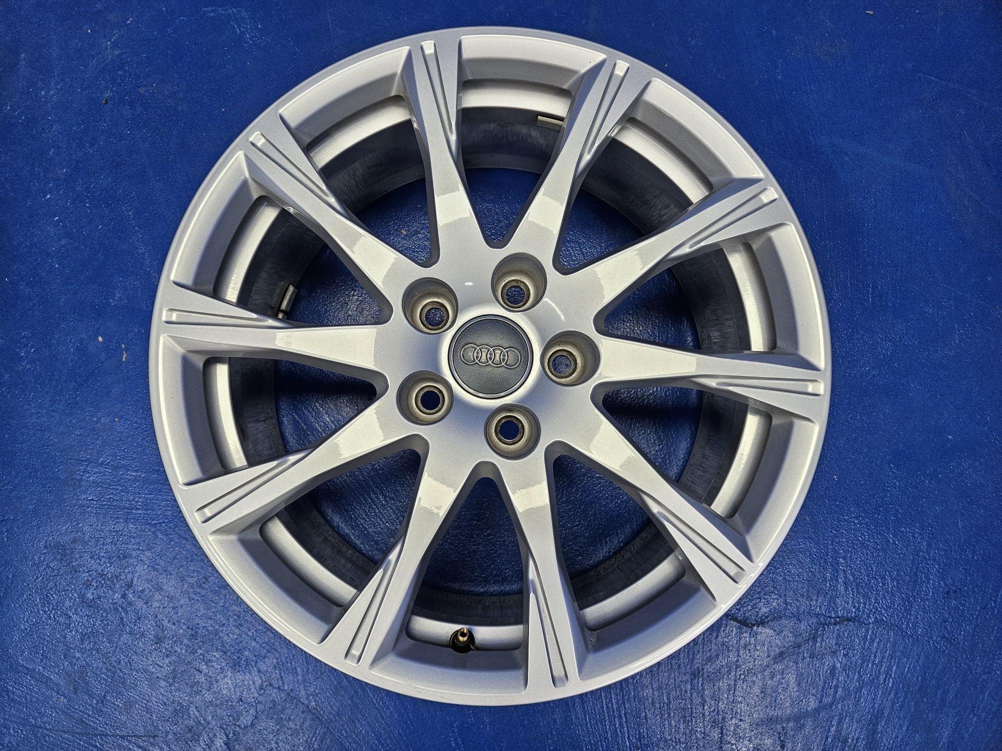 FELGI aluminiowe 17" AUDI A4 B9 jak nowe 7.5" ET38 5x112 komplet oem