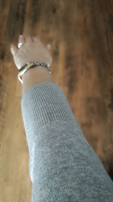 Śliczny delikatny bawełniany sweterek