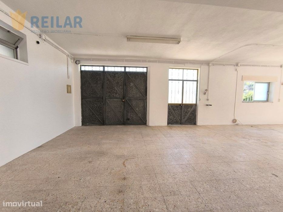 Vale Figueira - Armazém 120 m2