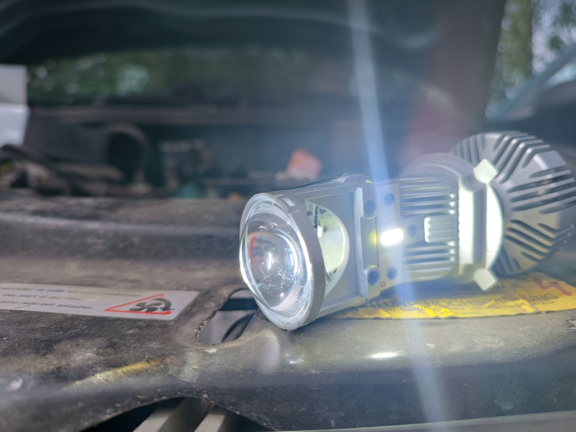 Лінзовані діодні лампи в авто / led / линза / H4 / Нові