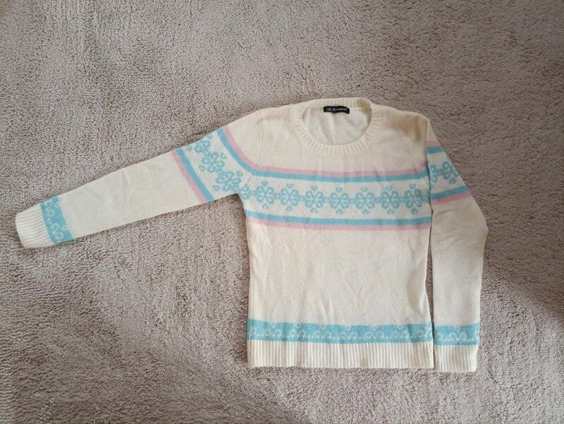 Kremowy sweter sweterek z pastelowym wzorem świąteczny S 36