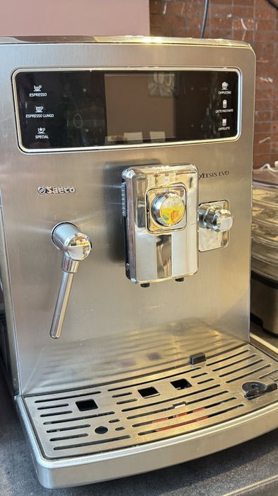 Кавомашина Philips Saeco Xelsis evo
В доброму стані. З молочником. 

Т