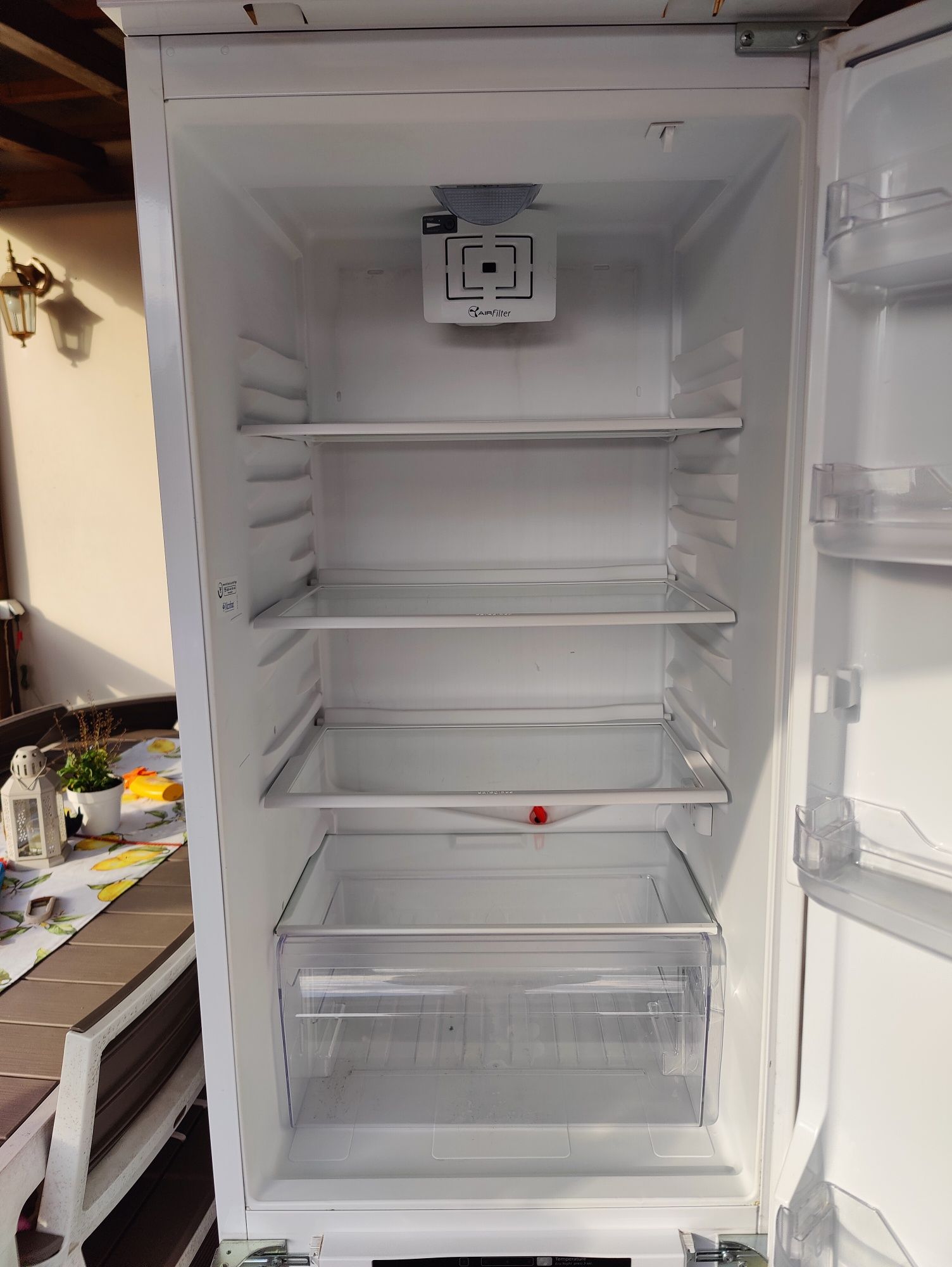Lodówka Whirlpool no Frost do zabudowy