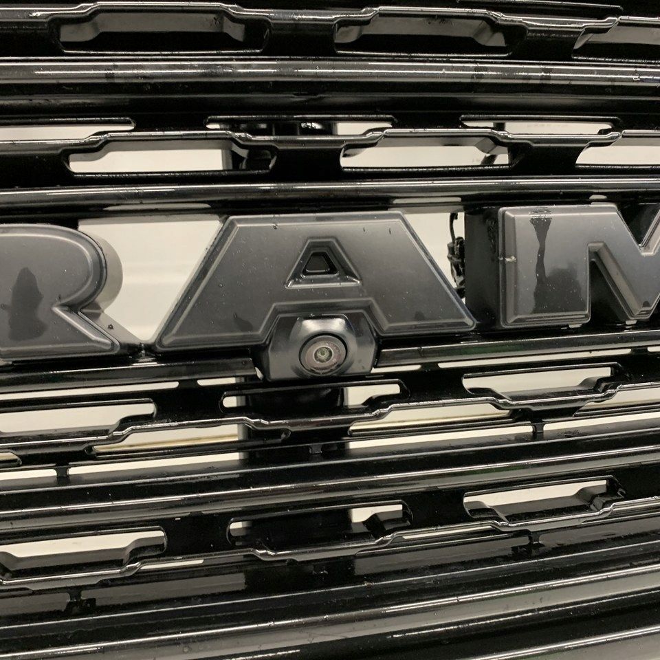 Atrapa grill czarny przód przedni kamera Dodge Ram V 1500 Limited 22r