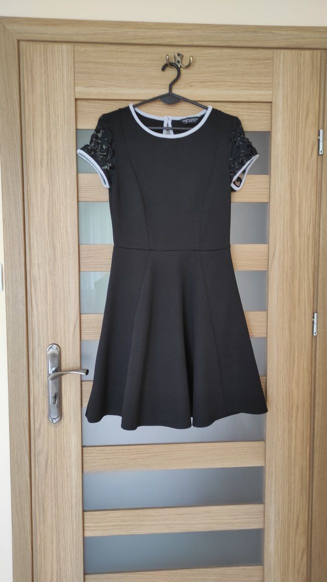 Czarna sukienka z koronką M Dorothy Perkins
