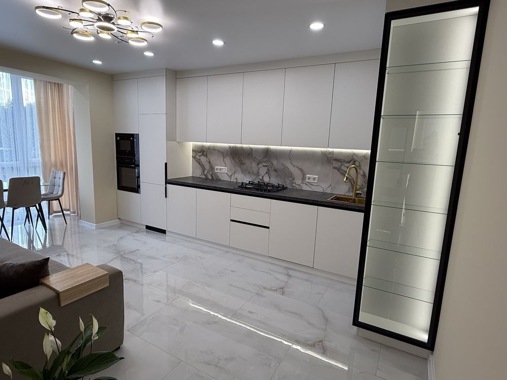 Продаж стильної 1 кімнатної квартири жк « Status»