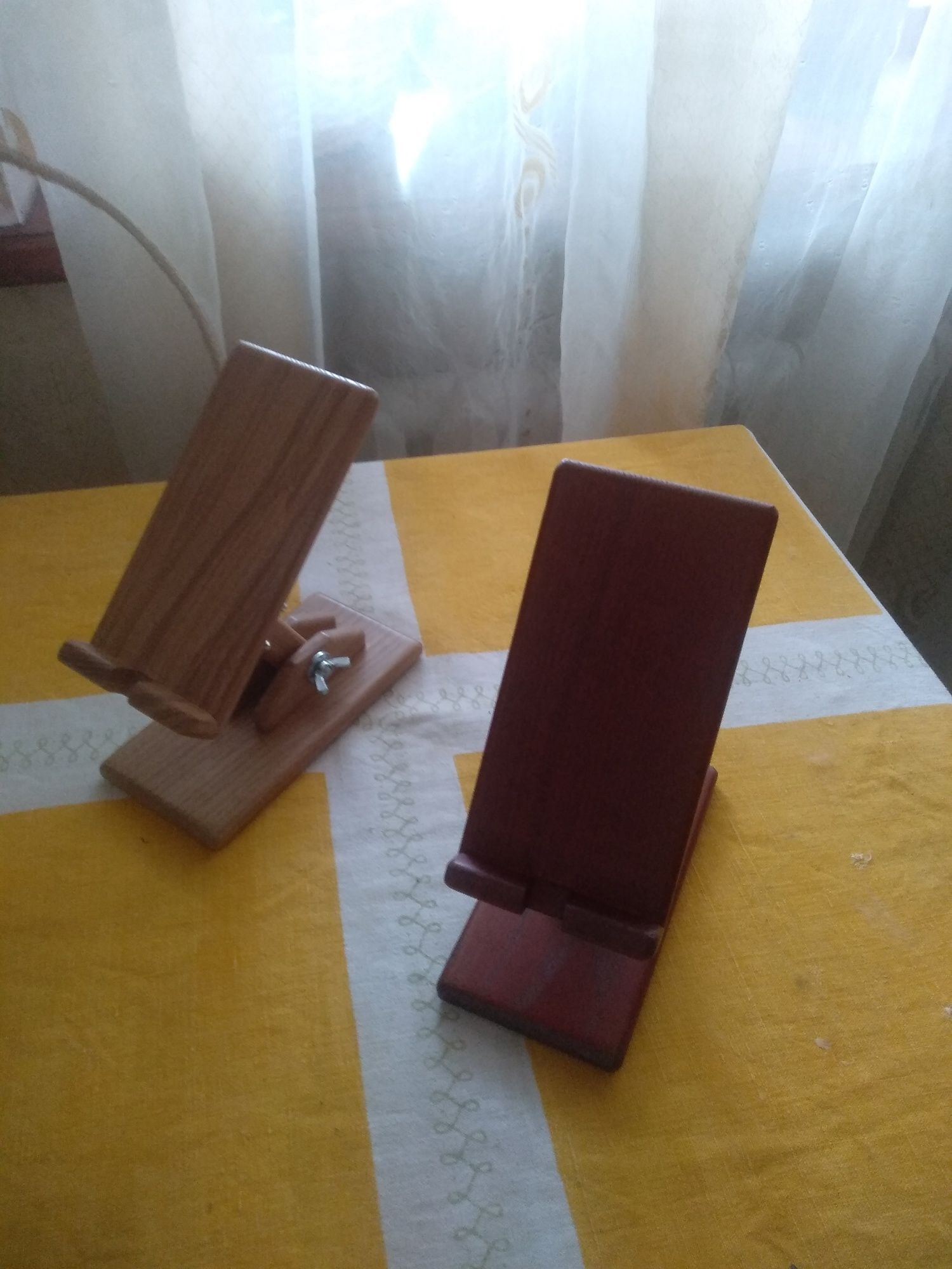 подставка из дерева под планшет, телефон