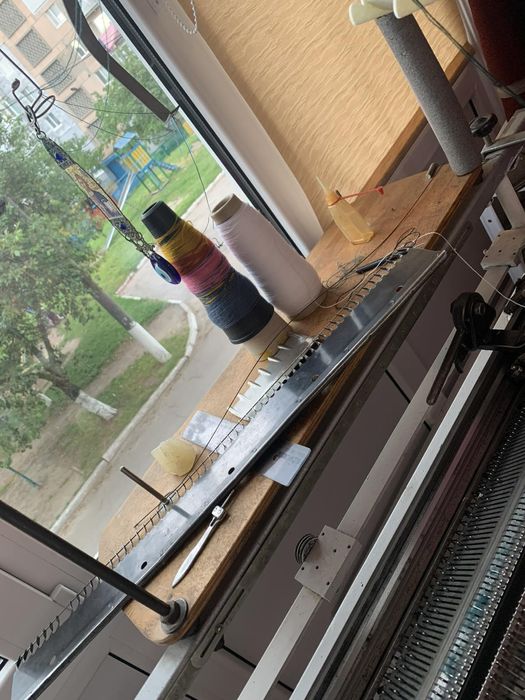 Вязальна машинка 5 класа, трикотаж.