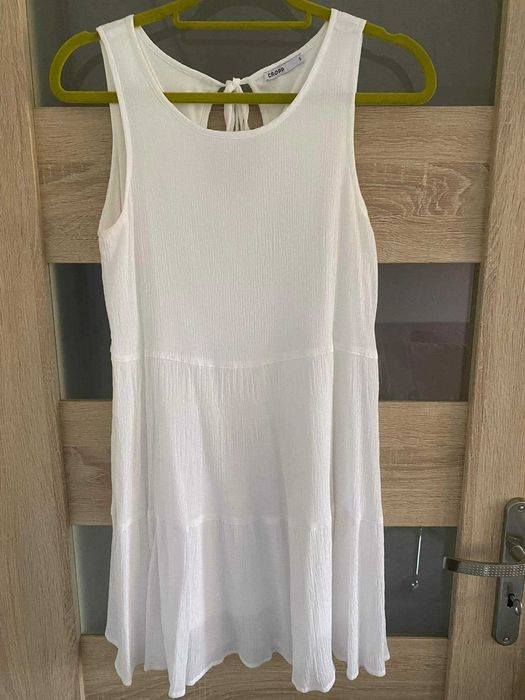 Biała sukienka cropp S