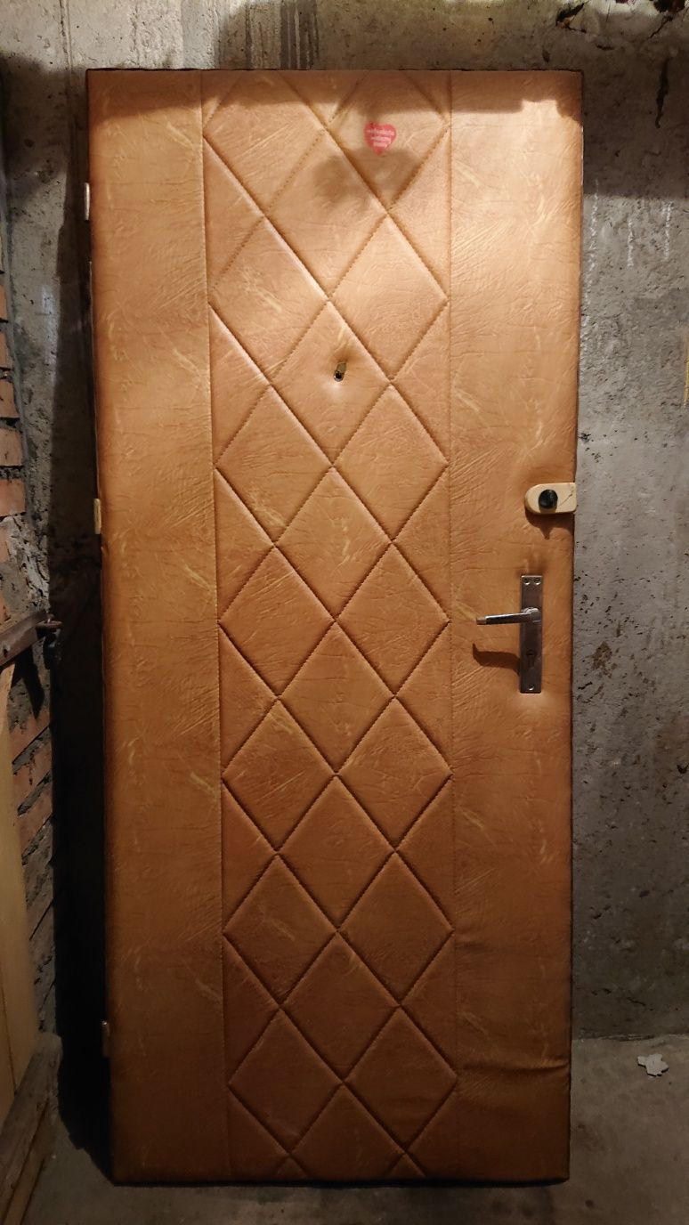 Drzwi drewniane wejsciowe na frez 82x196,5x2,5