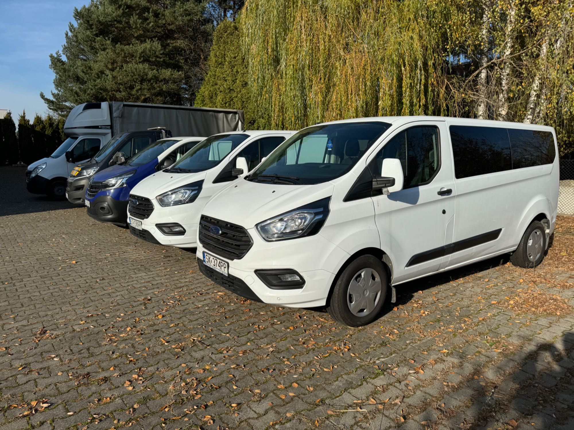 Wypożyczalnia busów i samochodów osobowych