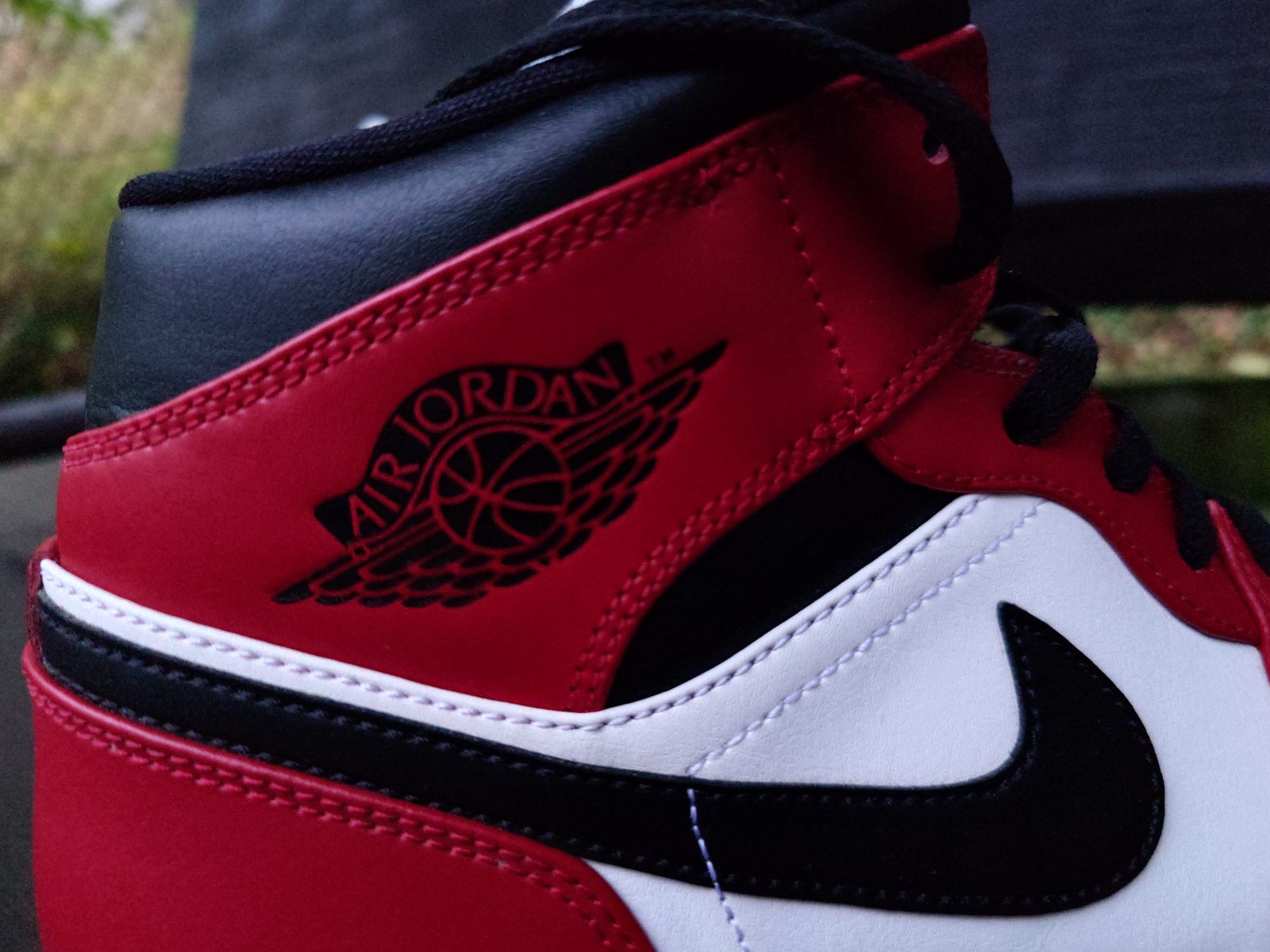 Nike Air Jordan 1 Chicago Black Toe