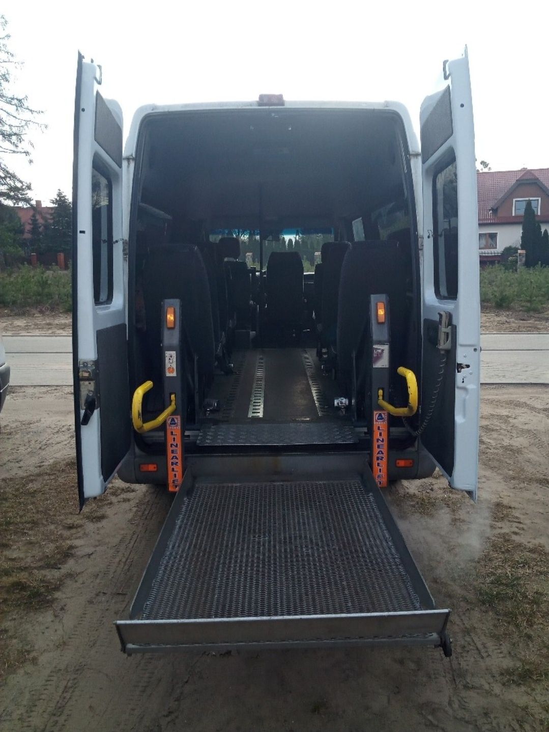 Mercedes Sprinter osobowy z windą