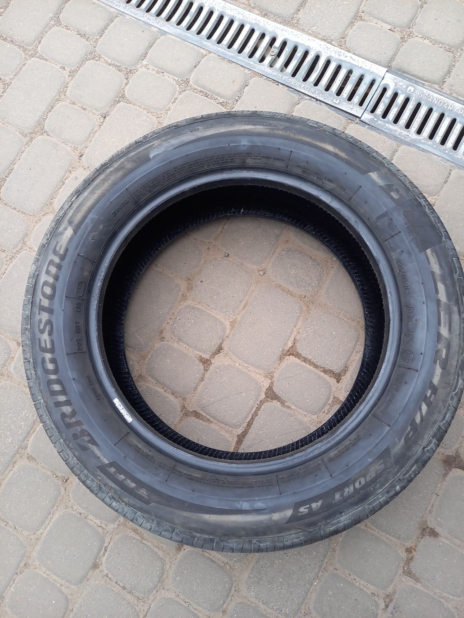 Bridgestone Dueler H/P Sport AS 225/60 run flat