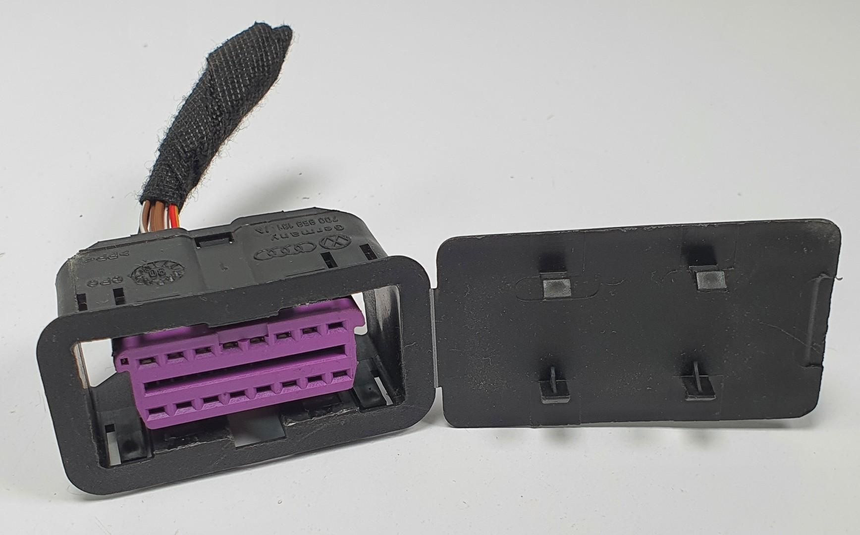 GNIAZDO DIAGNOSTYCZNE OBD2 PORSCHE CAYENNE 7D0858161