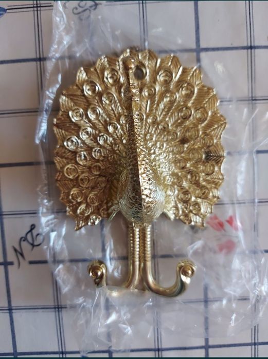 Крючки мебельные