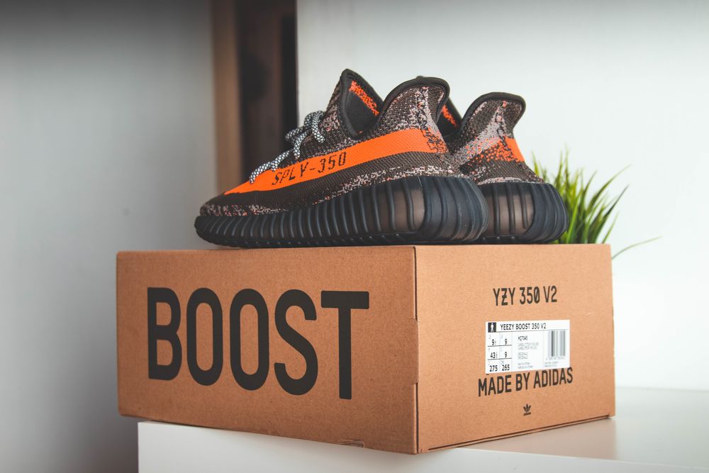 YEEZY BOOST 350 V2 - 43 1/3