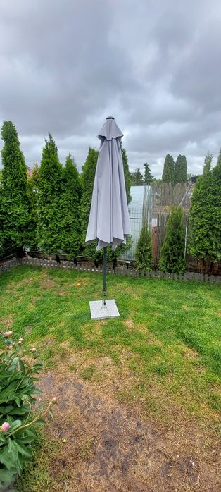 Parasol ogrodowy z podstawą granitową