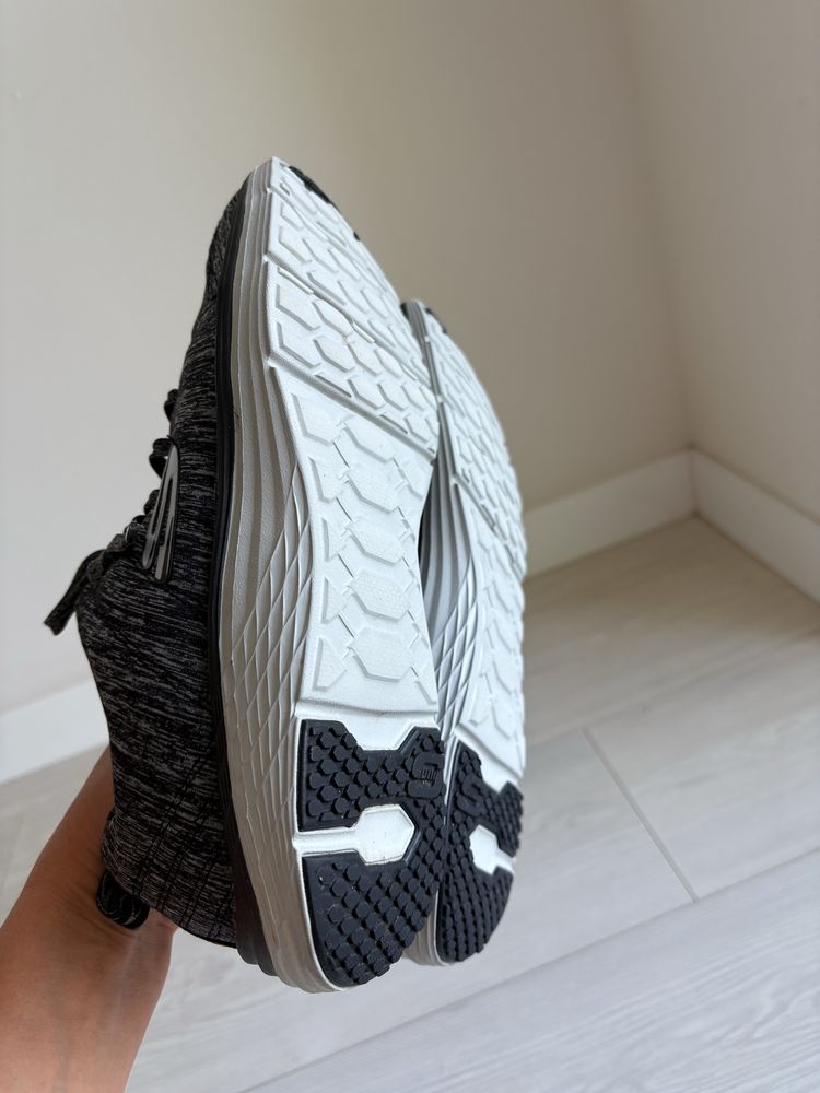 Нові жіночі кросівки Skechers Relaxed Fit. Розмір 39. Устілка 26 см.