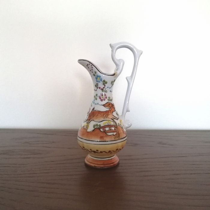 Jarro com prato vintage, pintados à mão