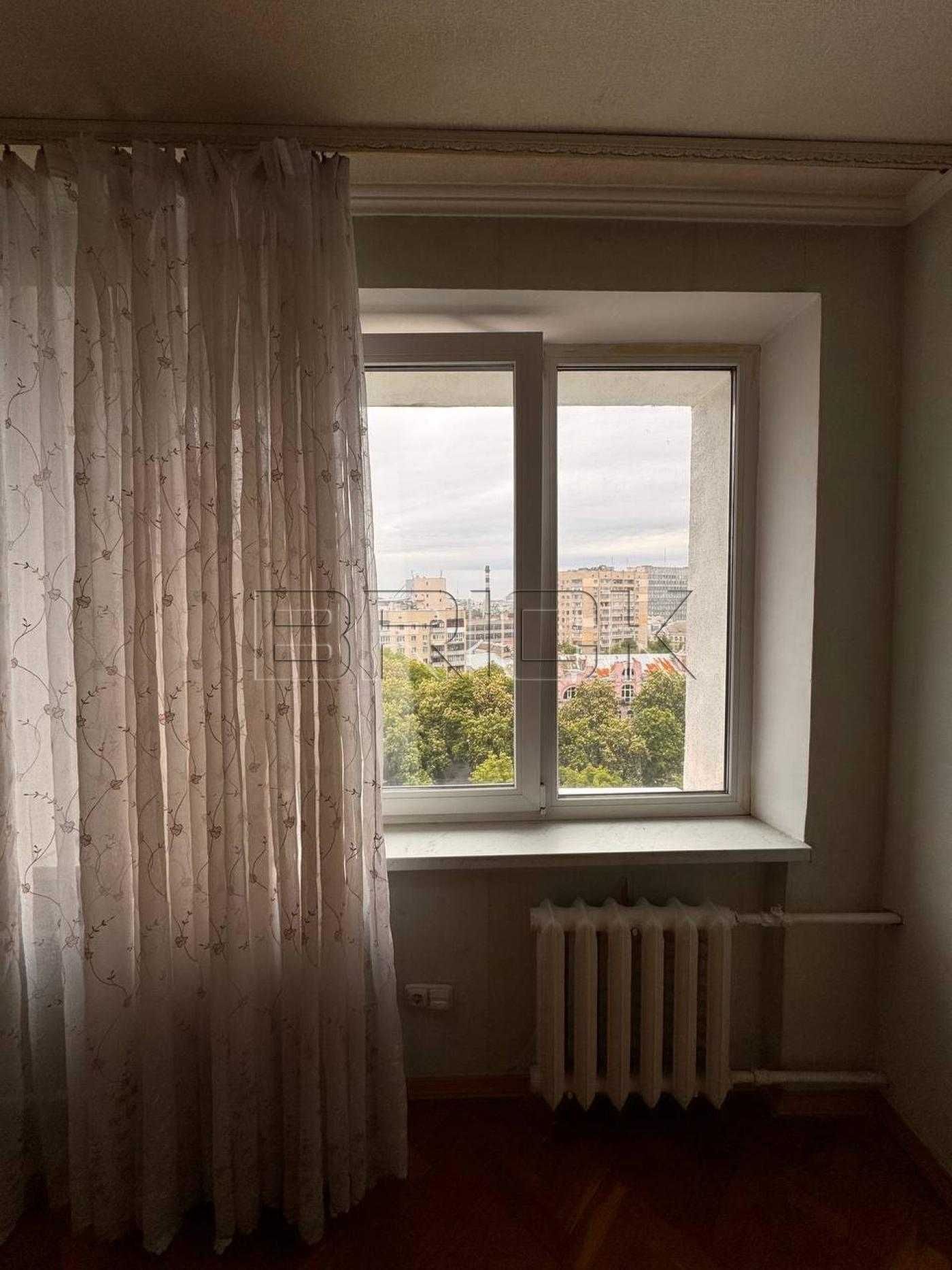 Продаж 2-к квартири / вул. Суворова 11 / 135 000 USD / 62м2