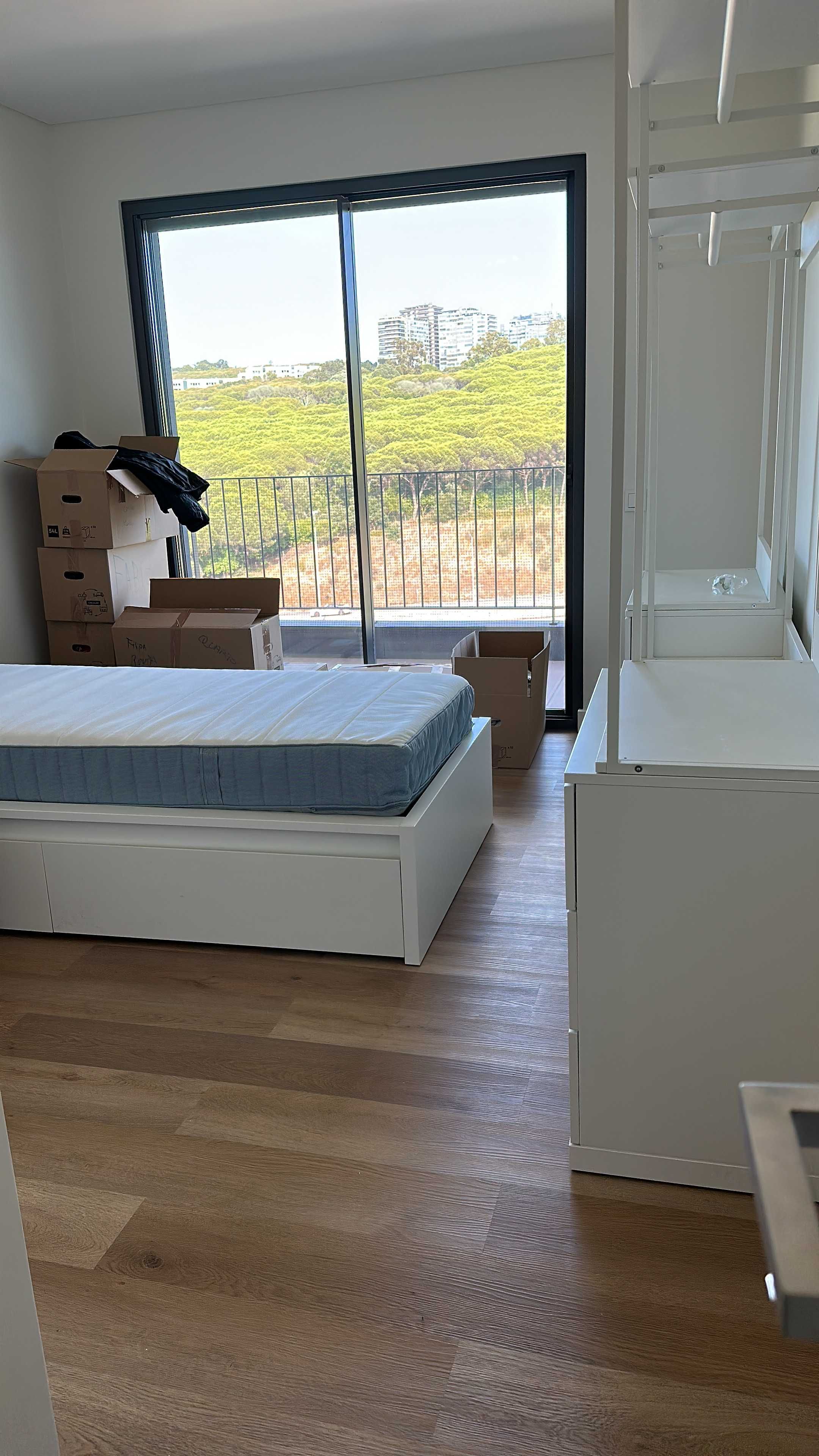 Cama Solteiro 90*1,90 Ikea + Colchão (estado usado mas pouco usado)