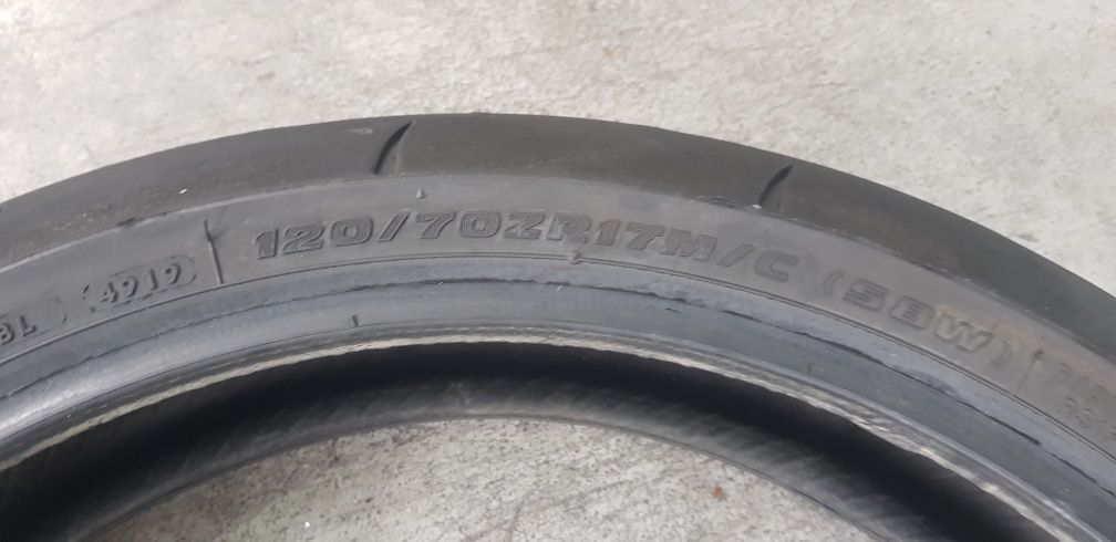 Pneus Bridgestone/Pirelli /Michelin